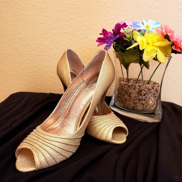 Adrianna Papell Shoes - Gold high heels